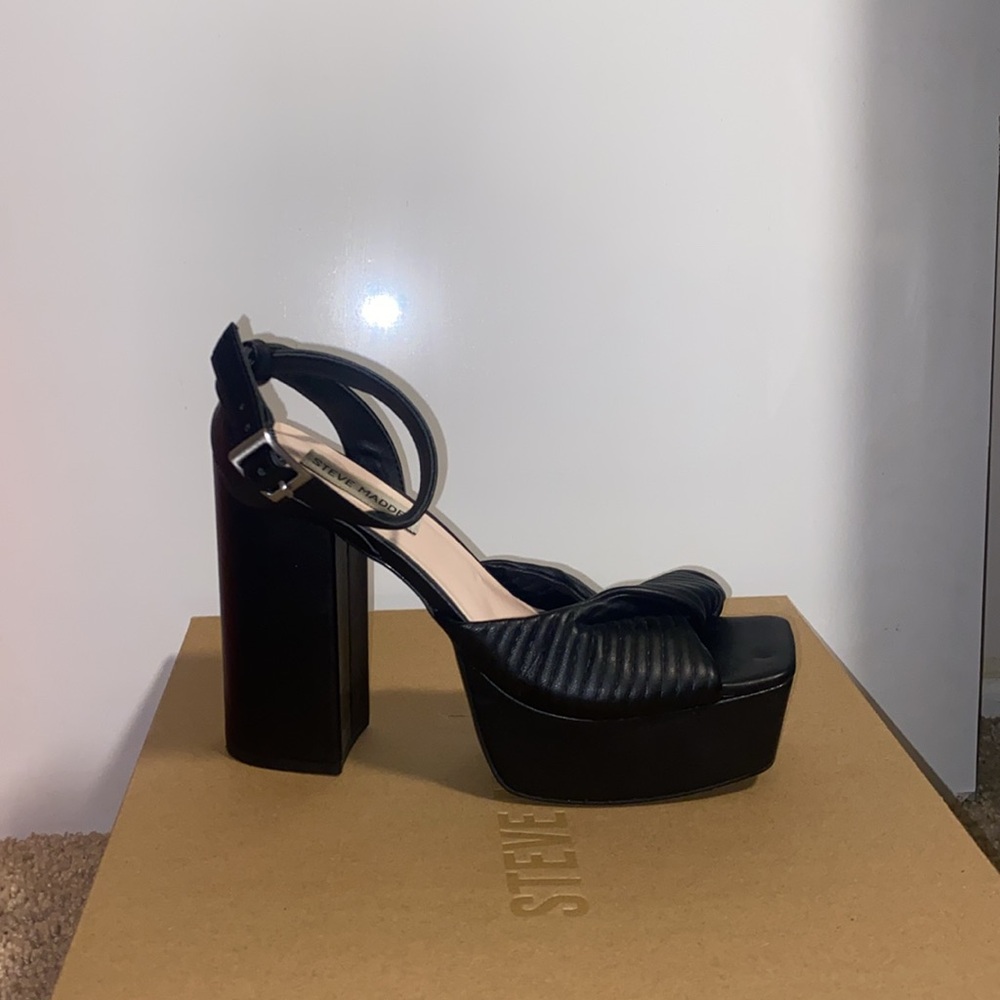 Steve Madden Black Platform Sandals